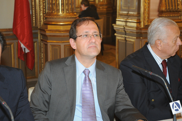 7534642612_b27f6ea771_z