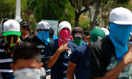 Members of El Salvador's MS-13 and 18th Street gangs