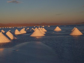 1024px-Uyuni_zoutwinning