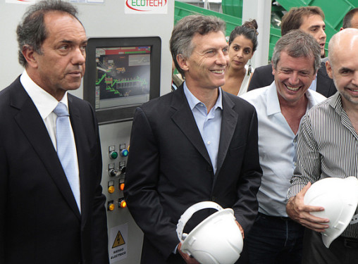 Scioli [lef] Macri [right] at a treatment plant inauguration 2013. FlickrNahuel Padrevecchi-gv/GCBA.