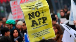 Hundreds of thousands march to demand pension reform. Photo (c) El Mostrador, 2016