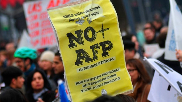 Hundreds of thousands march to demand pension reform. Photo (c) El Mostrador, 2016