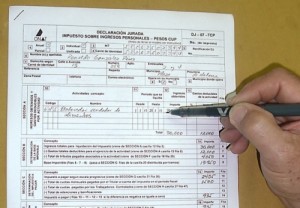 Personal income tax forms distributed in 2010. (c) Cubahora 2014