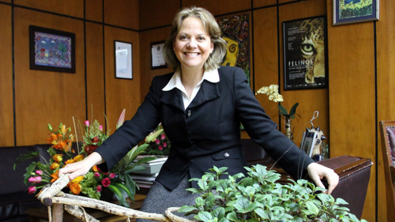 Martha Delgado Peralta: "Some say that Mexico City's cleanliness ended 25 years ago, and that today we are just like Beijing...things are changing." Photo (c) Planeta Azul 2011