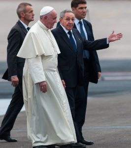 Pope Francis and Raúl Castro. Photo (cc) Wikimedia, Calixto N. Llanes